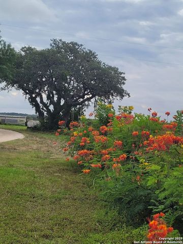 3707 S State Highway 173 N, Hondo, TX 78861