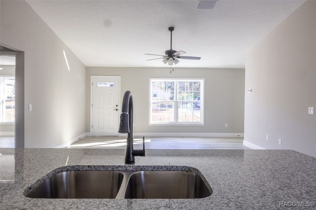 7184 N Radcliff Avenue, Citrus Springs, FL 34434