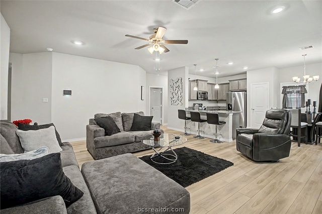 1968 Taggart Trail, Bryan, TX 77807