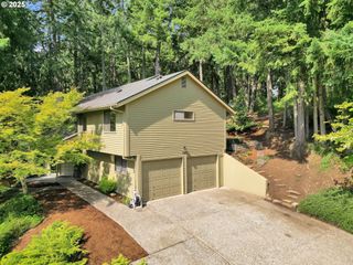 768 BROOKSIDE Dr, Eugene, OR 97405