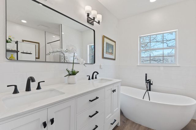 126 Blackjack CV, Bastrop, TX 78602