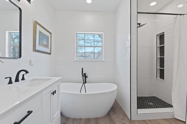 126 Blackjack CV, Bastrop, TX 78602