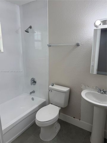 7612 NW 38th Ct 13, Davie, FL 33024