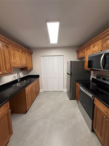 7612 NW 38th Ct 13, Davie, FL 33024