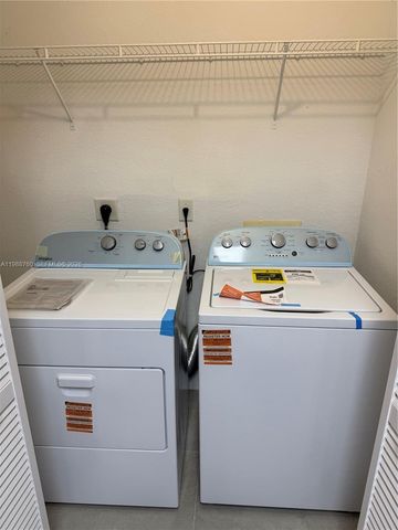 7612 NW 38th Ct 13, Davie, FL 33024