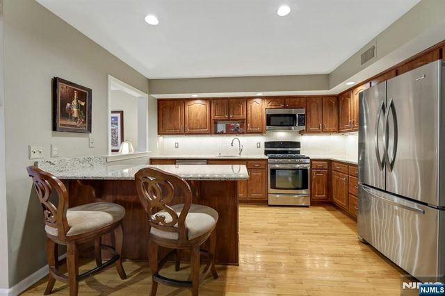 56 Longfellow Lane, Mahwah, NJ 07430