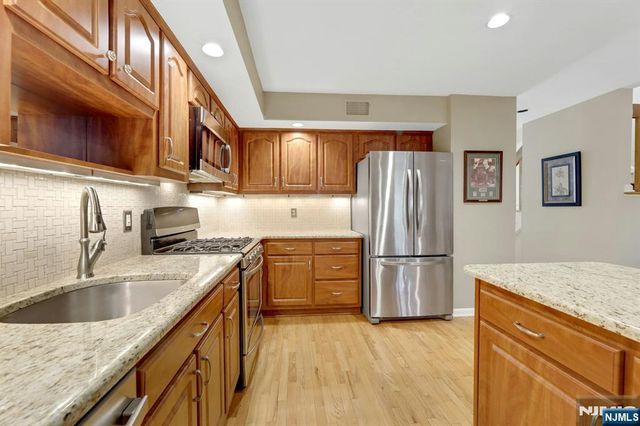 56 Longfellow Lane, Mahwah, NJ 07430