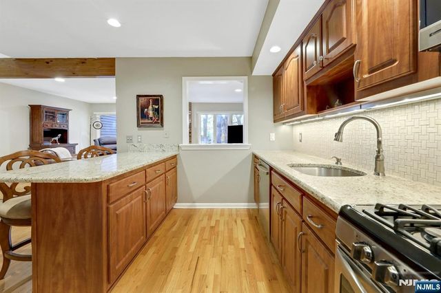 56 Longfellow Lane, Mahwah, NJ 07430