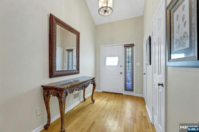 56 Longfellow Lane, Mahwah, NJ 07430