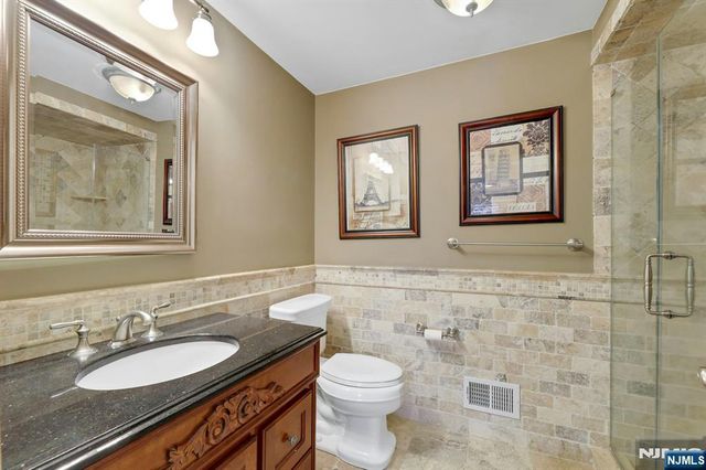 56 Longfellow Lane, Mahwah, NJ 07430