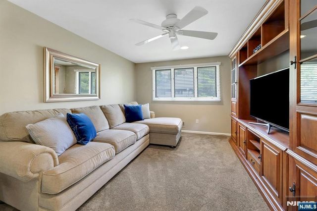 56 Longfellow Lane, Mahwah, NJ 07430