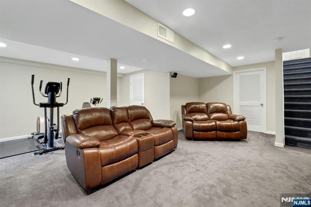 56 Longfellow Lane, Mahwah, NJ 07430