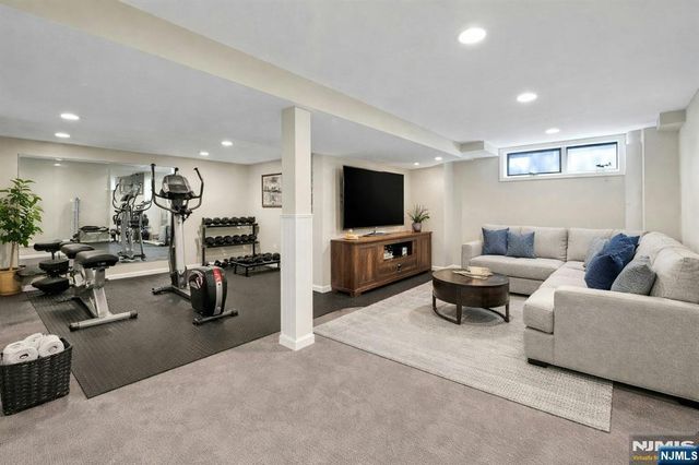 56 Longfellow Lane, Mahwah, NJ 07430