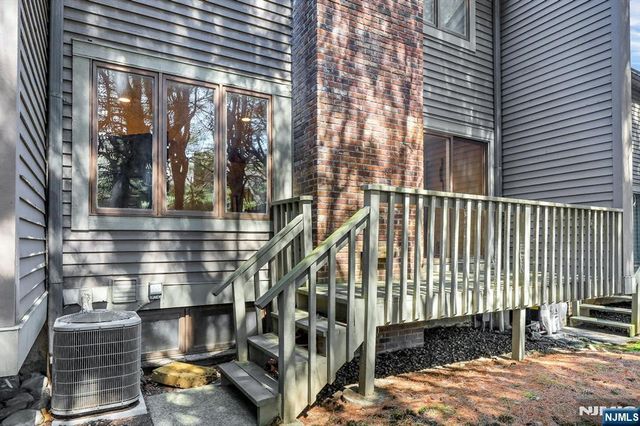 56 Longfellow Lane, Mahwah, NJ 07430