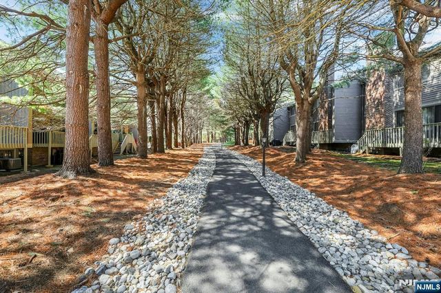 56 Longfellow Lane, Mahwah, NJ 07430