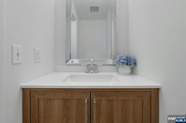 56 Longfellow Lane, Mahwah, NJ 07430