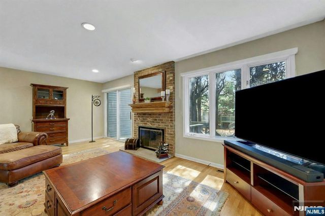 56 Longfellow Lane, Mahwah, NJ 07430