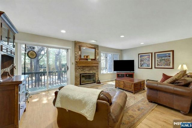 56 Longfellow Lane, Mahwah, NJ 07430