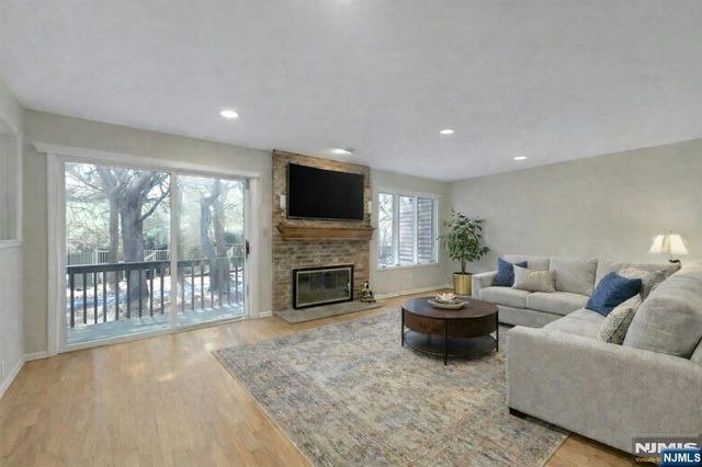 56 Longfellow Lane, Mahwah, NJ 07430