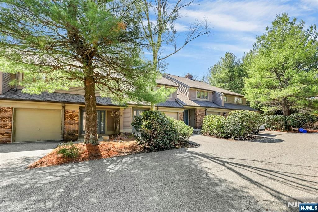 56 Longfellow Lane, Mahwah, NJ 07430