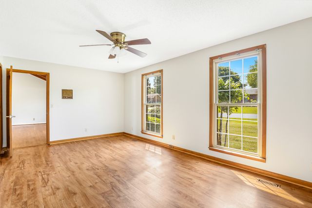 208 General Forrest Dr, Springfield, TN 37172