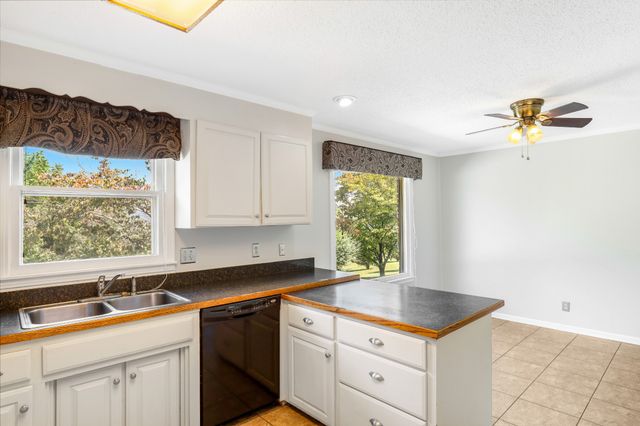 208 General Forrest Dr, Springfield, TN 37172