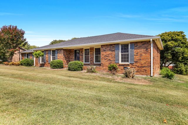 208 General Forrest Dr, Springfield, TN 37172