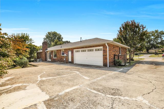 208 General Forrest Dr, Springfield, TN 37172
