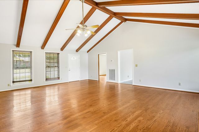 208 General Forrest Dr, Springfield, TN 37172