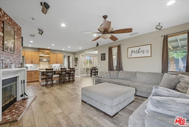 6223 W Avenue J12, Lancaster, CA 93536