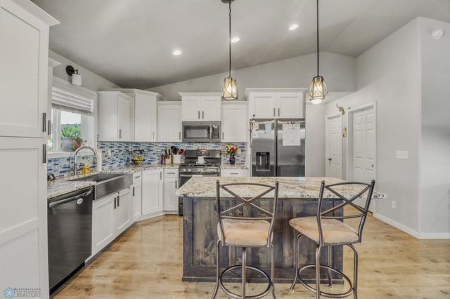 1334 6th Street NW, West Fargo, ND 58078
