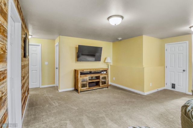 1334 6th Street NW, West Fargo, ND 58078