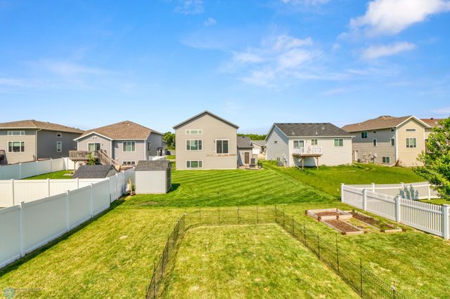 1334 6th Street NW, West Fargo, ND 58078