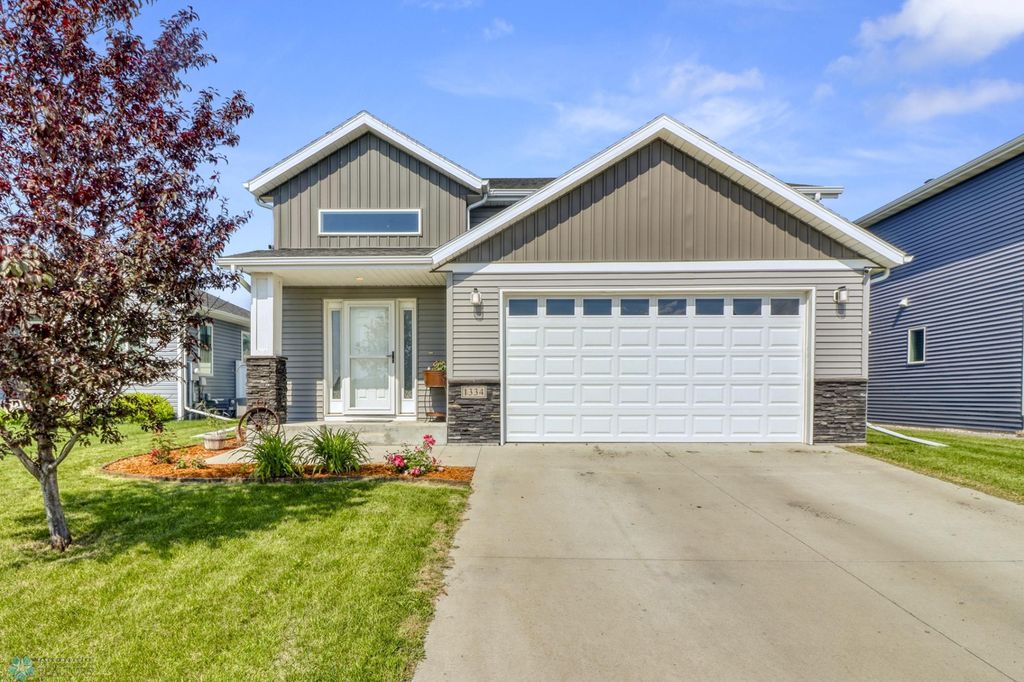 1334 6th Street NW, West Fargo, ND 58078