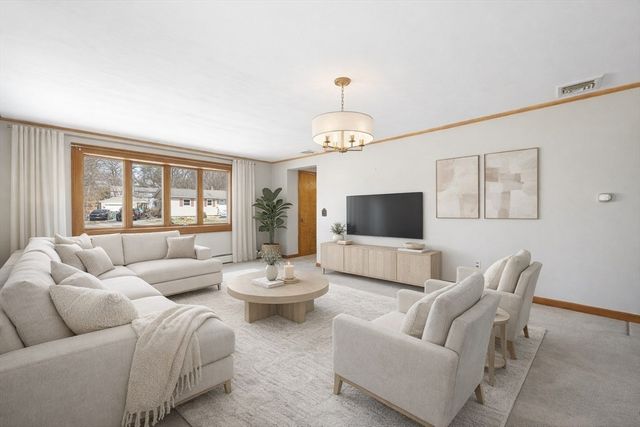 47 Boucher Cir, Chicopee, MA 01020