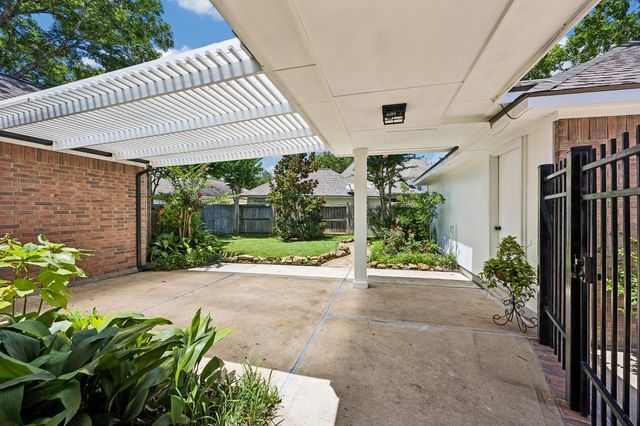 7535 Guinevere Drive, Sugar Land, TX 77479