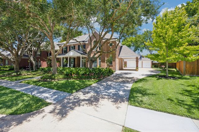 7535 Guinevere Drive, Sugar Land, TX 77479
