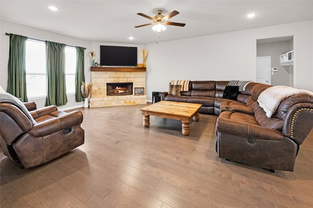 308 Olde Knoll Place, Rio Vista, TX 76093