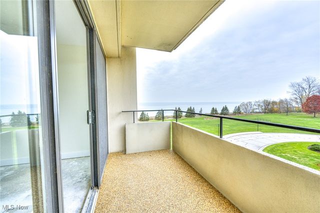 2 Bratenahl Place 2D, Bratenahl, OH 44108