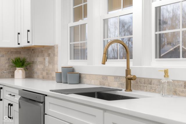 5166 Oak Ridge Trail, Columbus, IN 47201