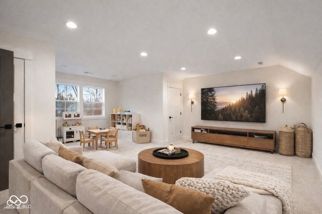 5166 Oak Ridge Trail, Columbus, IN 47201