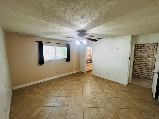 10715 Sagegreen Drive, Houston, TX 77089
