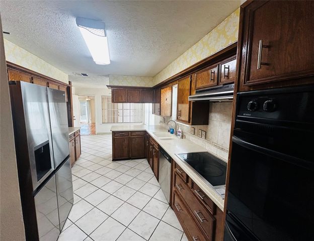 10715 Sagegreen Drive, Houston, TX 77089