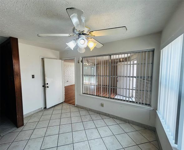 10715 Sagegreen Drive, Houston, TX 77089
