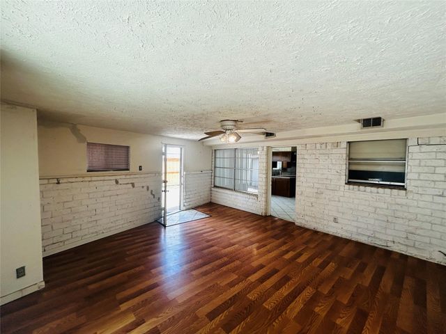 10715 Sagegreen Drive, Houston, TX 77089