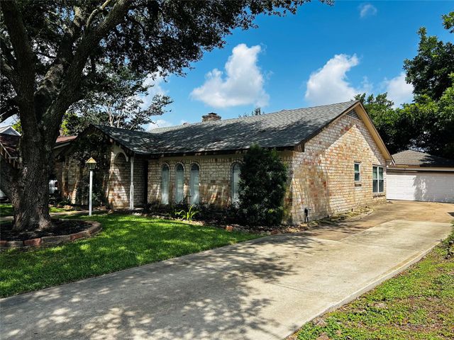 10715 Sagegreen Drive, Houston, TX 77089