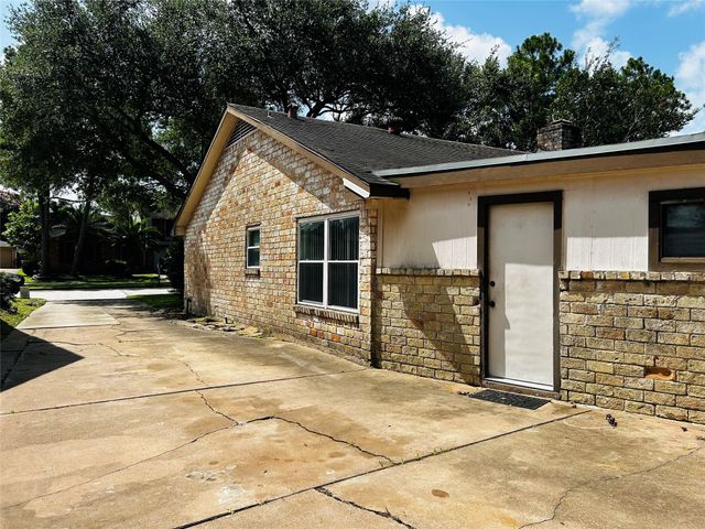 10715 Sagegreen Drive, Houston, TX 77089