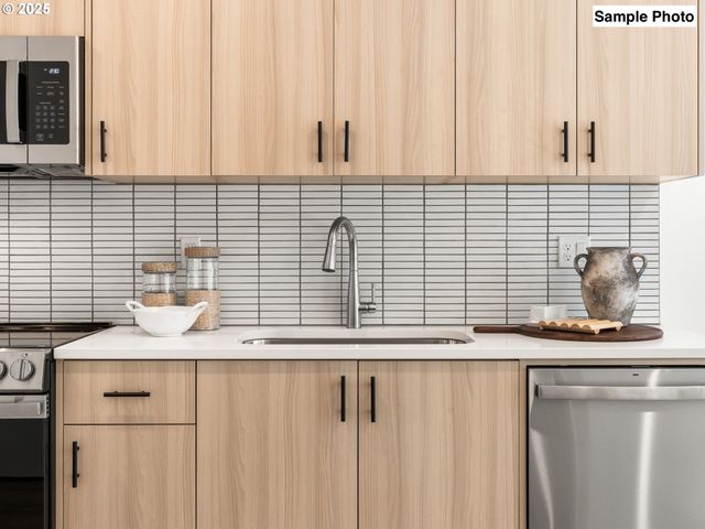 1869 Se Tacoma St 5, Portland, OR 97202