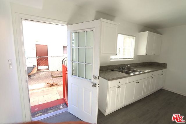 8150 Sepulveda Place 3, Panorama City, CA 91402