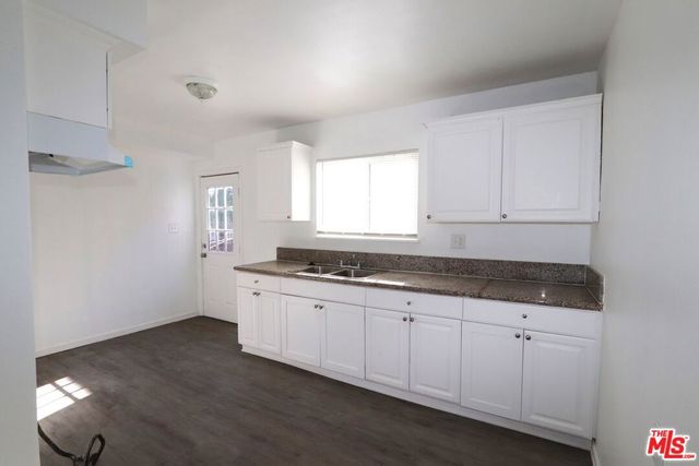 8150 Sepulveda Place 3, Panorama City, CA 91402